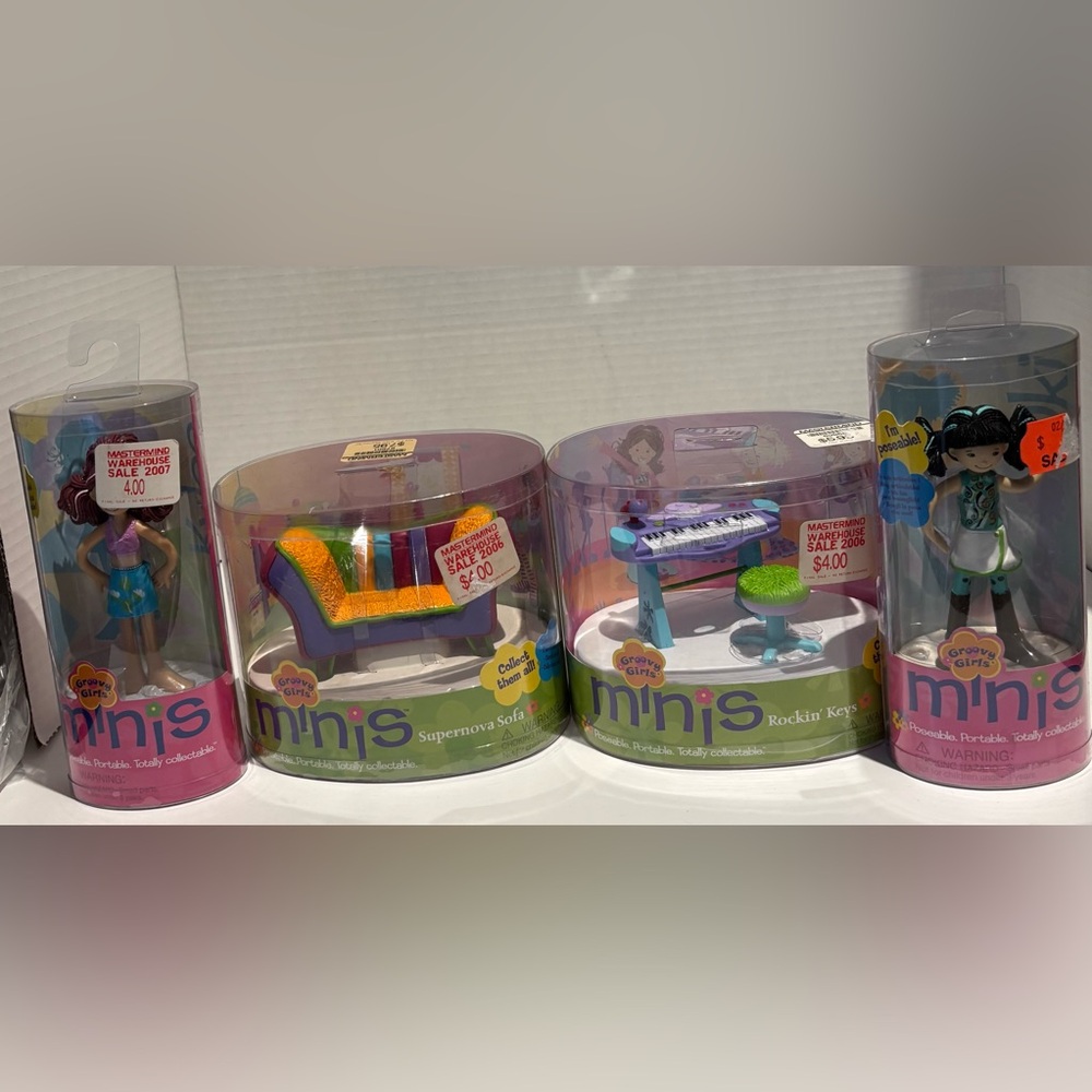 Vintage Groovy Girls Minis Posable Lot Of 2  Dolls & 2 Furniture - New In Box
